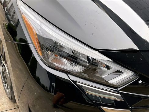 Used 2025 Nissan Versa SR w/ Trunk Package image 26