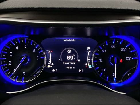 Used 2018 Chrysler Pacifica Limited FWD image 21