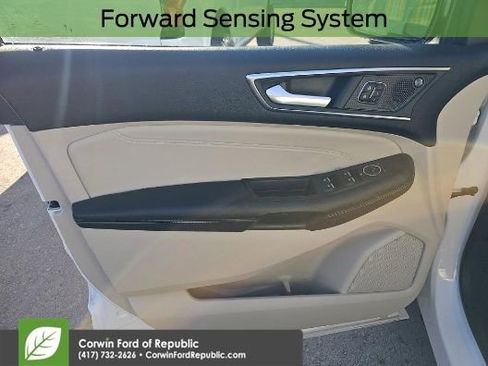 Used 2022 Ford Edge Titanium image 10