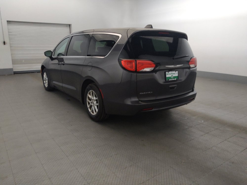 Used 2017 Chrysler Pacifica Touring FWD image 5