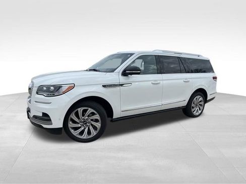 Used 2024 Lincoln Navigator L Reserve image 3