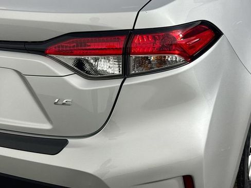 Used 2022 Toyota Corolla LE image 41