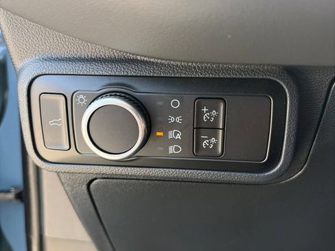 Used 2025 Ford Explorer Active AWD/4WD image 21
