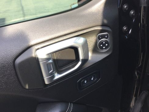 Used 2022 Jeep Wrangler Unlimited Sahara w/ LED Lighting Group AWD/4WD image 13