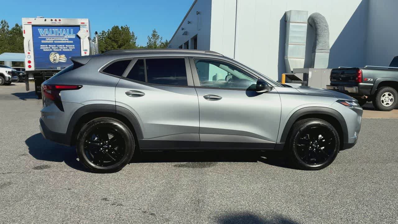 New 2026 Chevrolet Trax ACTIV w/ Sunroof Package FWD image 9