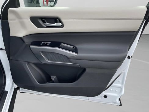 New 2025 Nissan Pathfinder SL image 25