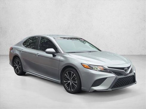 Used 2019 Toyota Camry SE image 3