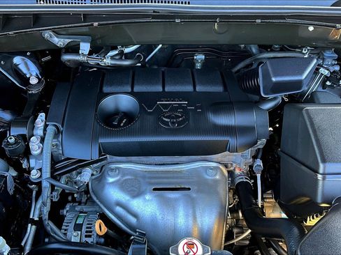 Used 2019 Toyota Highlander LE image 29