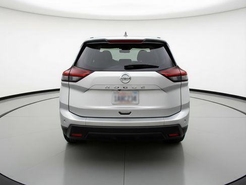 Used 2025 Nissan Rogue SV image 7
