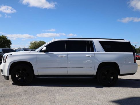 Used 2020 GMC Yukon XL SLT w/ Premium Edition image 8