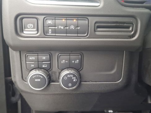 Used 2023 Chevrolet Suburban LT image 22