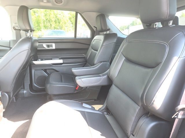 Used 2022 Ford Explorer XLT AWD/4WD image 13