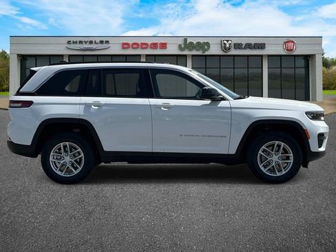 New 2026 Jeep Grand Cherokee Laredo AWD/4WD image 3