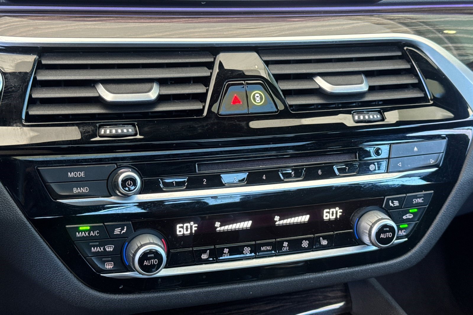 Used 2019 BMW 530e w/ Convenience Package RWD image 30