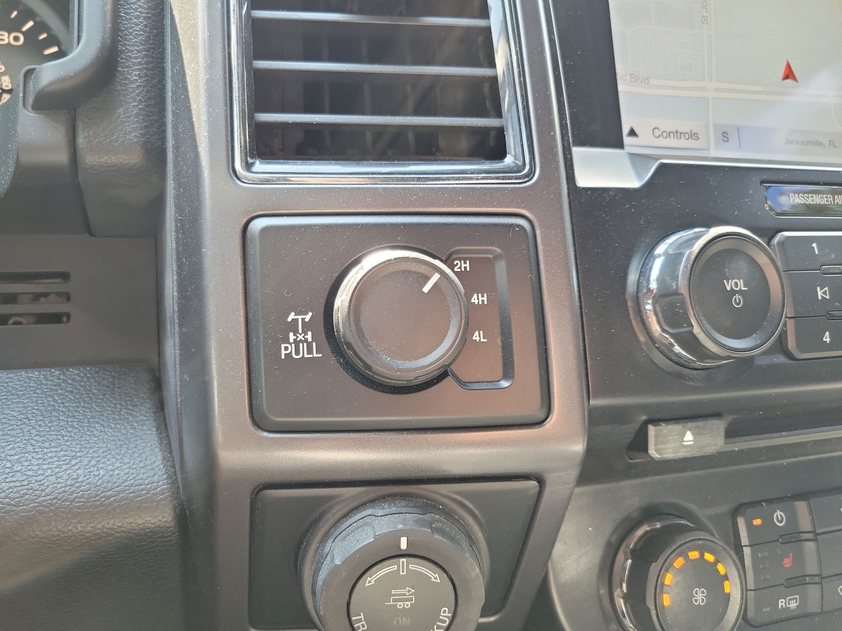Used 2017 Ford F150 XLT w/ Equipment Group 302A Luxury AWD/4WD image 23