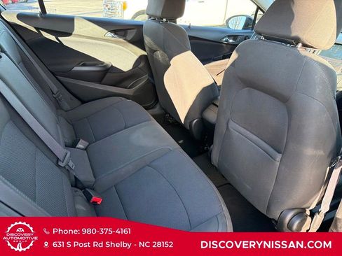 Used 2017 Chevrolet Cruze LT image 37