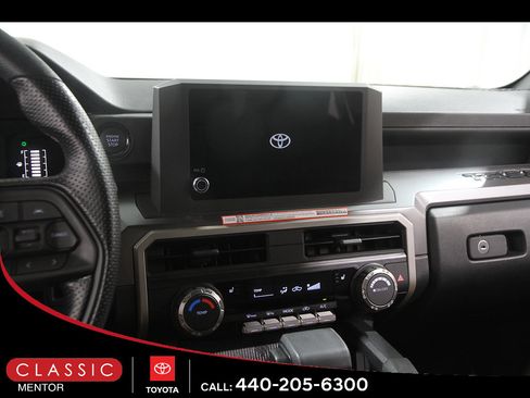 Certified 2025 Toyota Tacoma SR5 AWD/4WD image 9