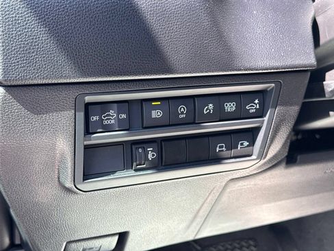 Used 2025 Toyota Tundra SR5 w/ SR5 Convenience Package AWD/4WD image 40