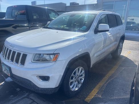 Used 2014 Jeep Grand Cherokee Laredo w/ 18" Wheel & 8.4" Radio Group image 3