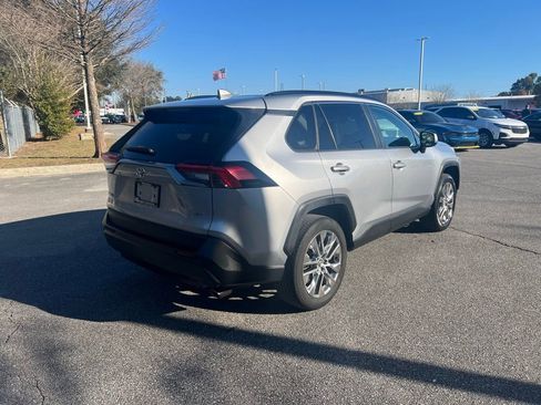 Used 2020 Toyota RAV4 XLE Premium image 5