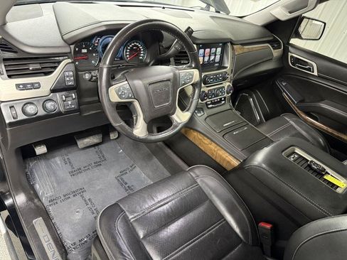 Used 2019 GMC Yukon XL Denali w/ Denali Ultimate Package AWD/4WD image 16