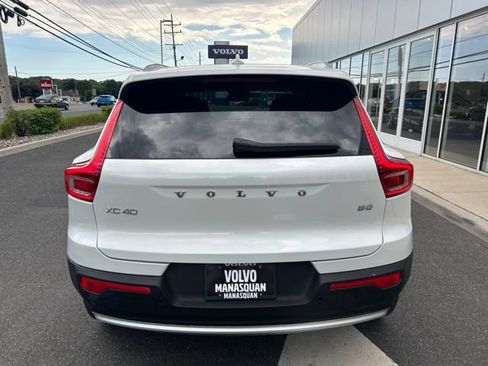 Certified 2025 Volvo XC40 B5 Plus AWD/4WD image 4