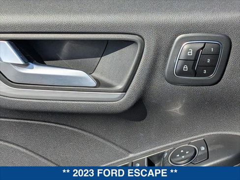 Certified 2023 Ford Escape Platinum AWD/4WD image 11