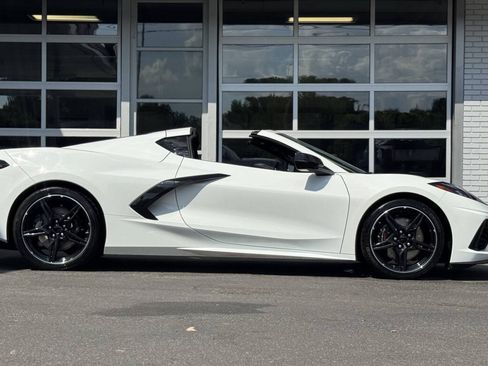 Used 2021 Chevrolet Corvette Stingray Coupe w/ Z51 Performance Package RWD image 3