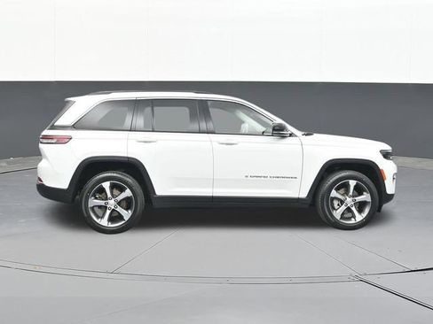 Used 2023 Jeep Grand Cherokee Limited AWD/4WD image 16