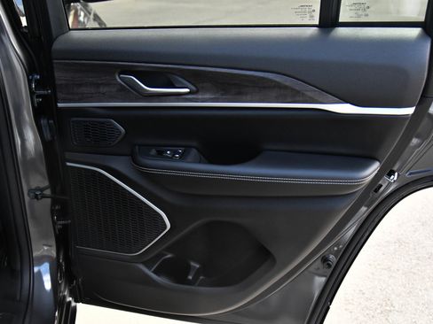 Used 2023 Jeep Grand Cherokee 4WD 4xe image 48