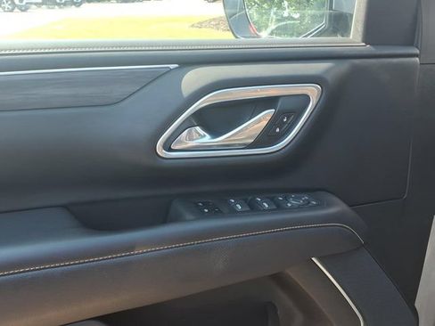 Used 2021 GMC Yukon SLT w/ SLT Luxury Plus Package AWD/4WD image 9