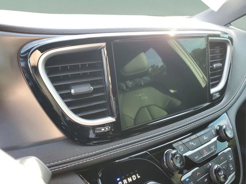 New 2026 Chrysler Pacifica Select AWD/4WD image 21