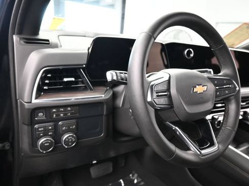 Used 2026 Chevrolet Suburban Premier AWD/4WD image 16