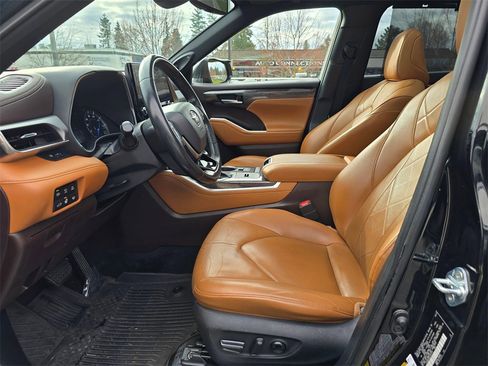 Used 2020 Toyota Highlander Platinum image 21