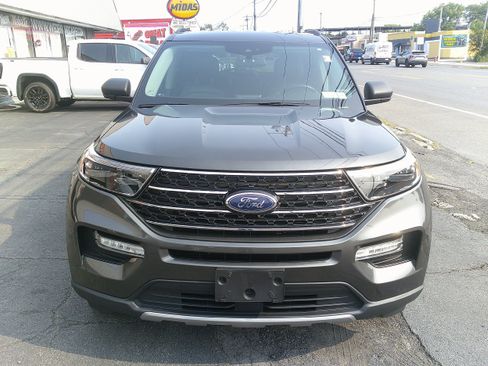 Used 2020 Ford Explorer XLT w/ Equipment Group 202A AWD/4WD image 9