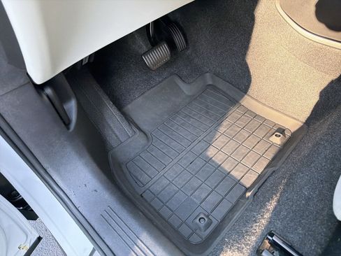 Used 2026 Volvo XC40 B5 Ultra w/ Protection Package Premier image 17