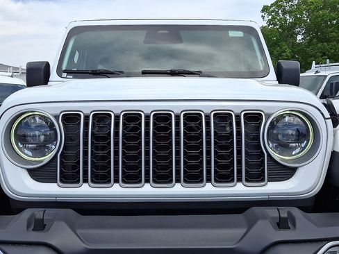 Used 2025 Jeep Wrangler Unlimited Sahara w/ Safety Group AWD/4WD image 34