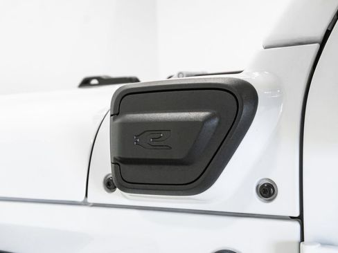 Used 2023 Jeep Wrangler Unlimited w/ Cold Weather Group AWD/4WD image 3