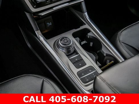 Used 2024 Ford Explorer XLT w/ Equipment Group 202A image 27