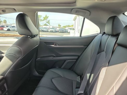 Used 2021 Toyota Camry XSE image 9