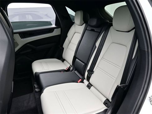 New 2026 Porsche Cayenne E-Hybrid image 15