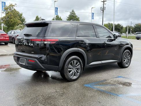 Used 2024 Nissan Pathfinder S AWD/4WD image 6
