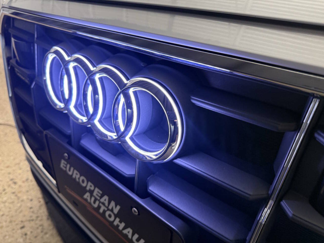 Used 2023 Audi Q8 Premium w/ Convenience Package AWD/4WD image 30