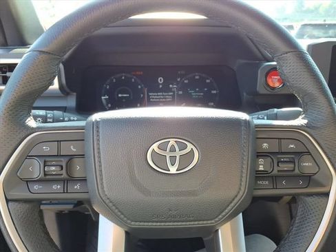 Used 2025 Toyota Tacoma TRD Off-Road AWD/4WD image 19