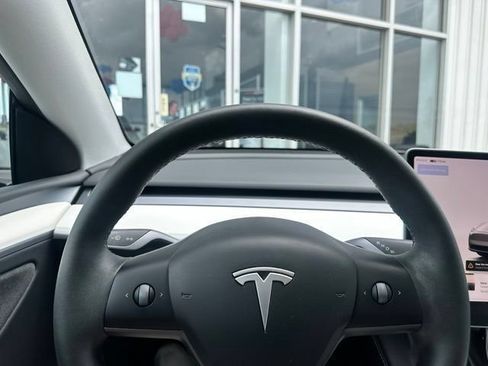 Used 2025 Tesla Model Y Long Range RWD image 30