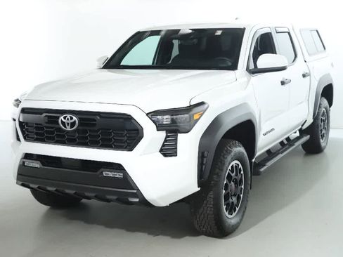 Used 2024 Toyota Tacoma TRD Off-Road image 1