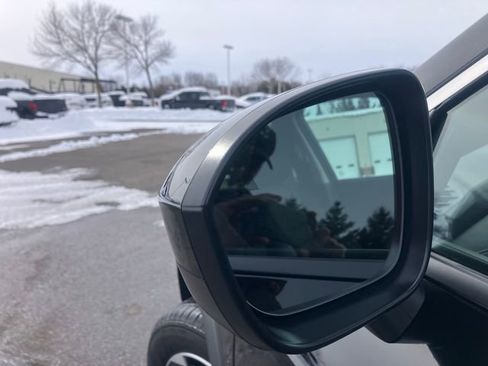 Used 2025 Nissan Rogue SV image 18