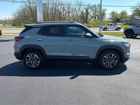 New 2026 Chevrolet TrailBlazer LT w/ LT Cold Weather Package FWD image 2