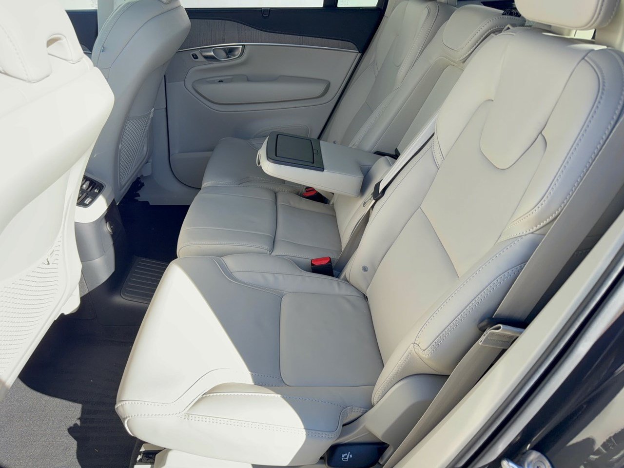 Certified 2025 Volvo XC90 T8 Ultra w/ Lounge Package AWD/4WD image 25
