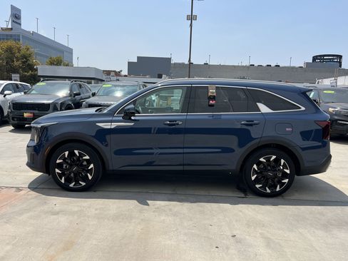 Certified 2024 Kia Sorento SX image 3